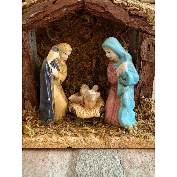 Miniature Christmas Nativity Scene Baby Jesus in a Manger in the Stable w/ Mary - Picture 3 of 10